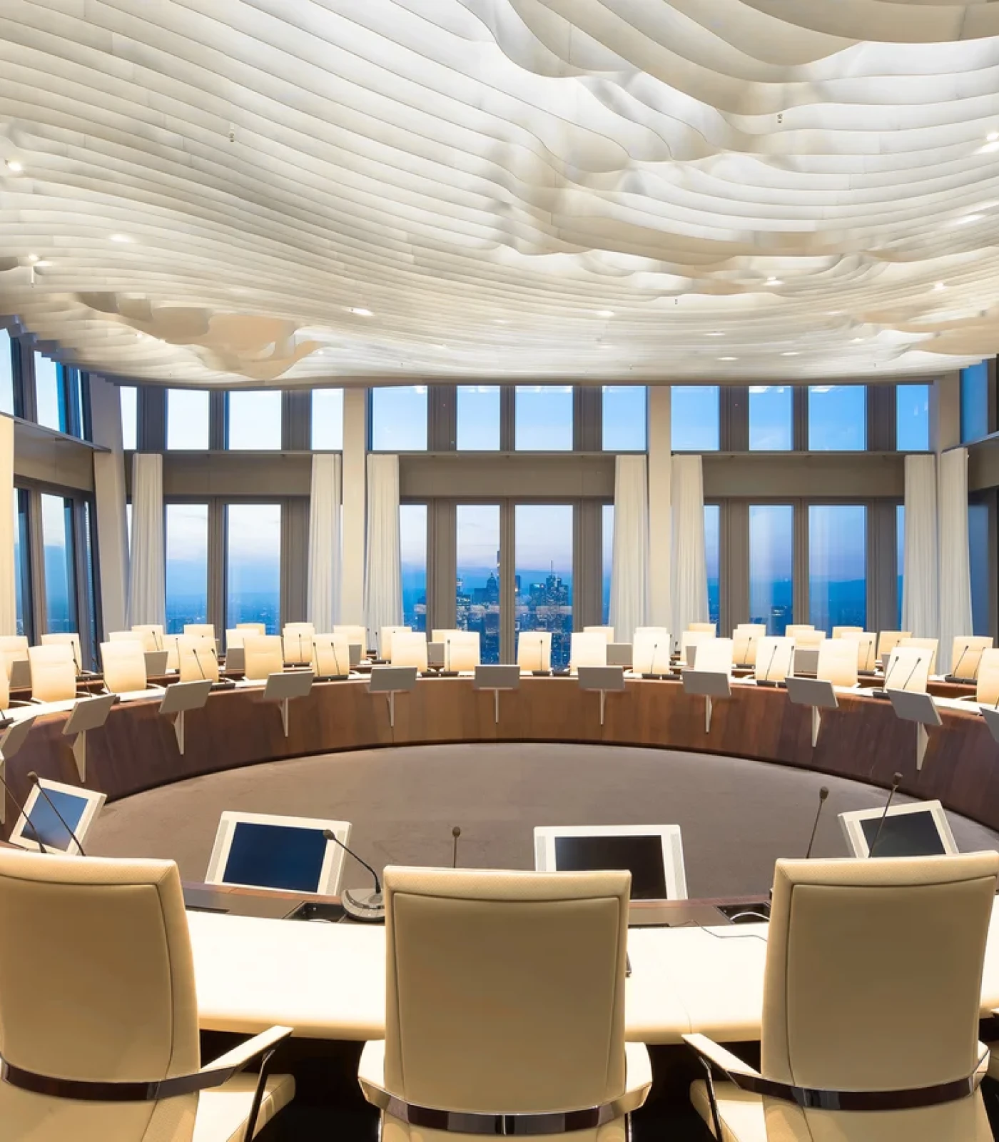Das General Council der EZB mit exklusiven Monitorlösungen von Novis