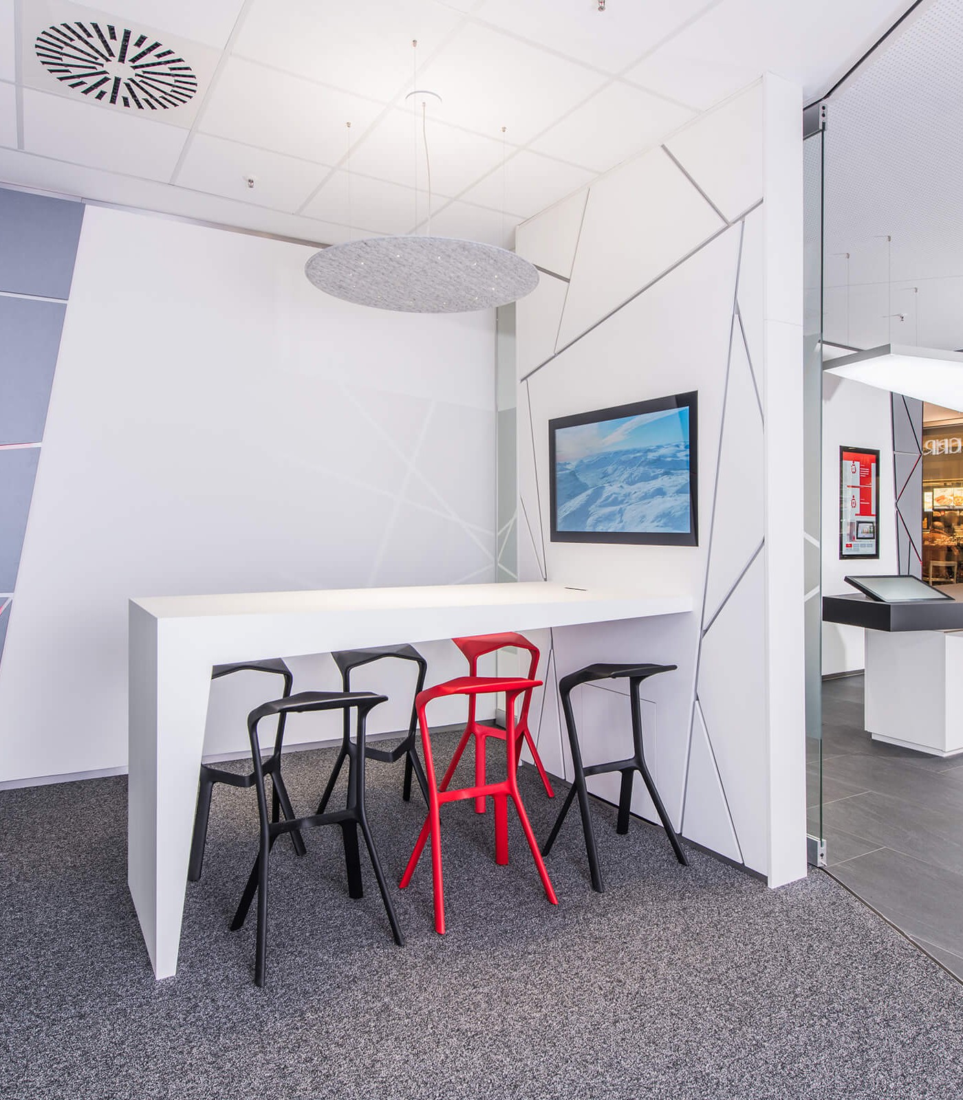 Collaboration 2.0 Austausch der Bildinhalte zwischen Tablet und Großbildschirm über Miracast.