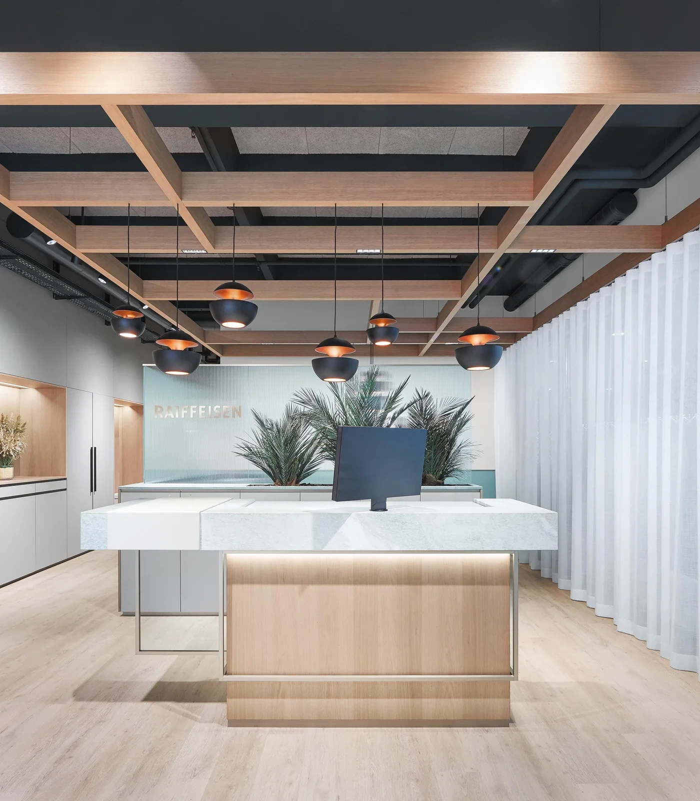 Die Raiffeisenbank Genève Ouest-Meyrin mit unserem Design Monitor LOFT desktop, individuell gestaltet