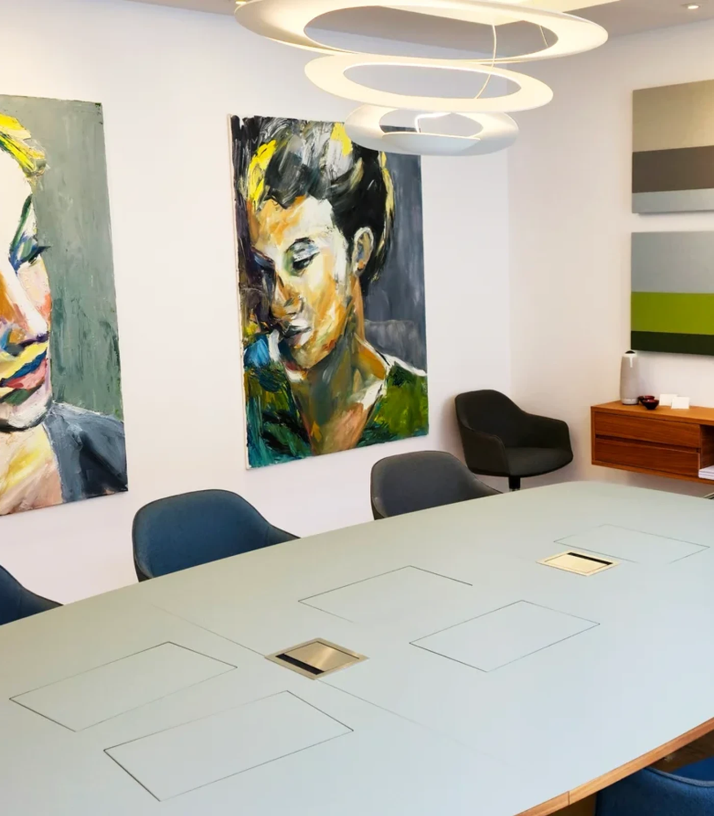 LOFT fold von NOVIS perfekt integriert für die kanzleieinrichtung